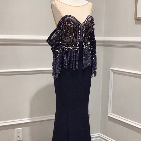 Custom made evening gown - Picture 3 of 10
